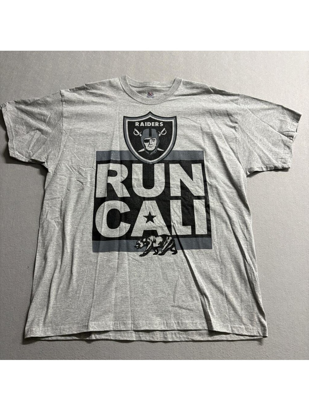 Oakland Raiders Run Cali Shirt Mens 2XL Gray Fruit of the Loom Lofteez T-Shirt